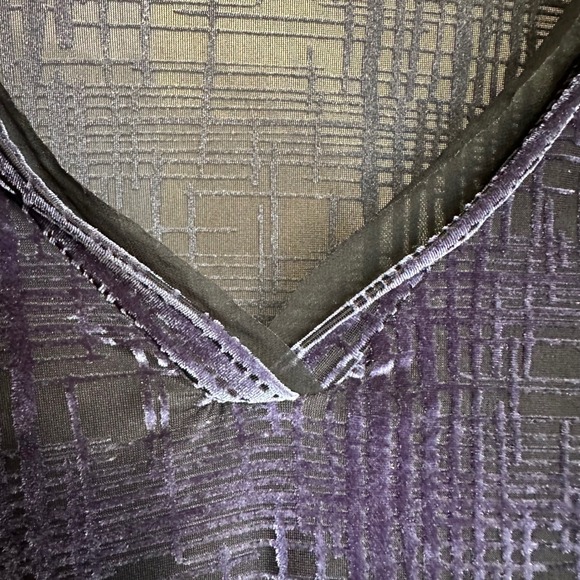 Simply Vera Vera Wang Purple Velvet Burnout Plaid V Neck Top M Whimsigoth - Picture 6 of 7